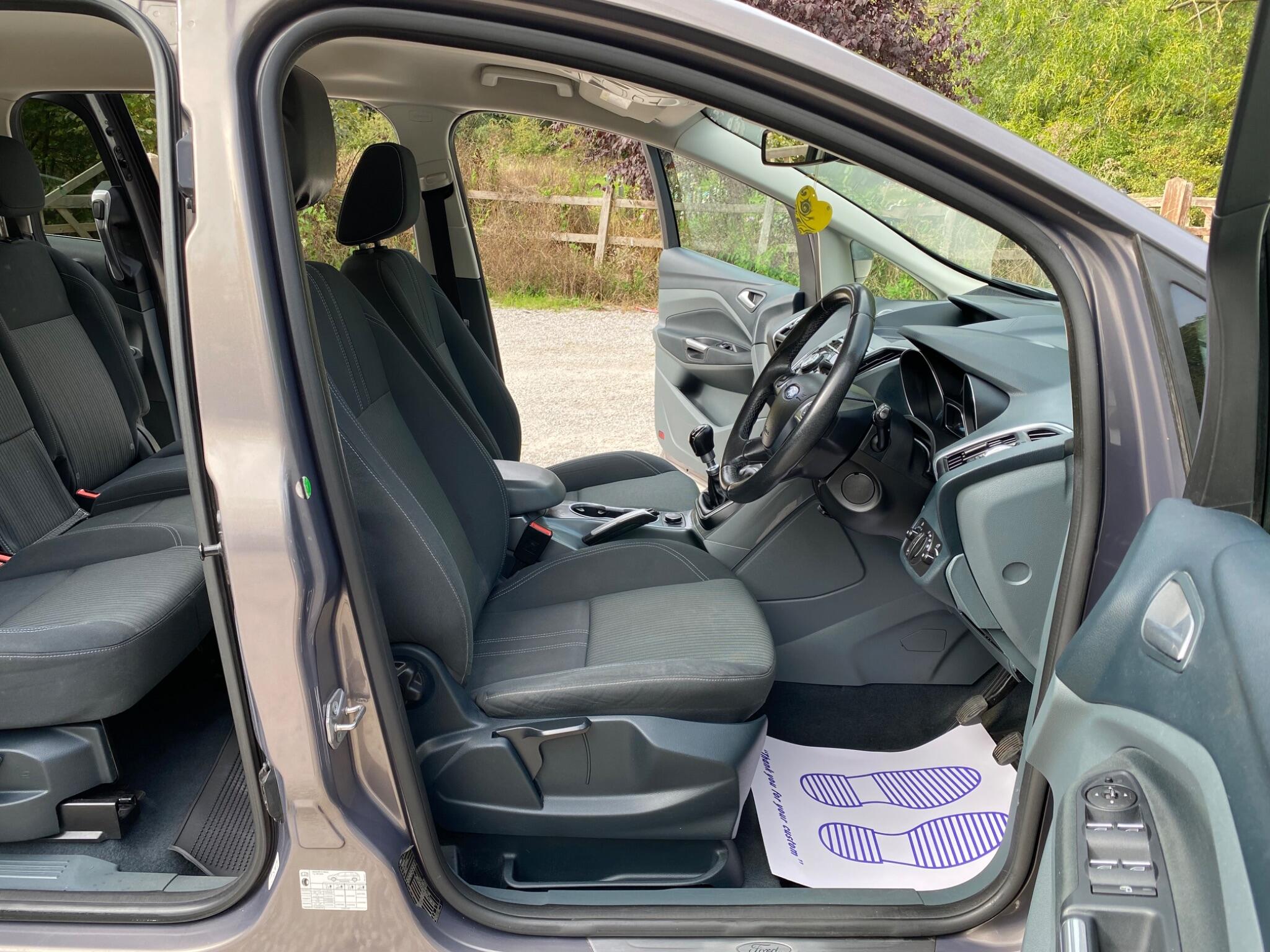 Ford Grand C-Max view 11