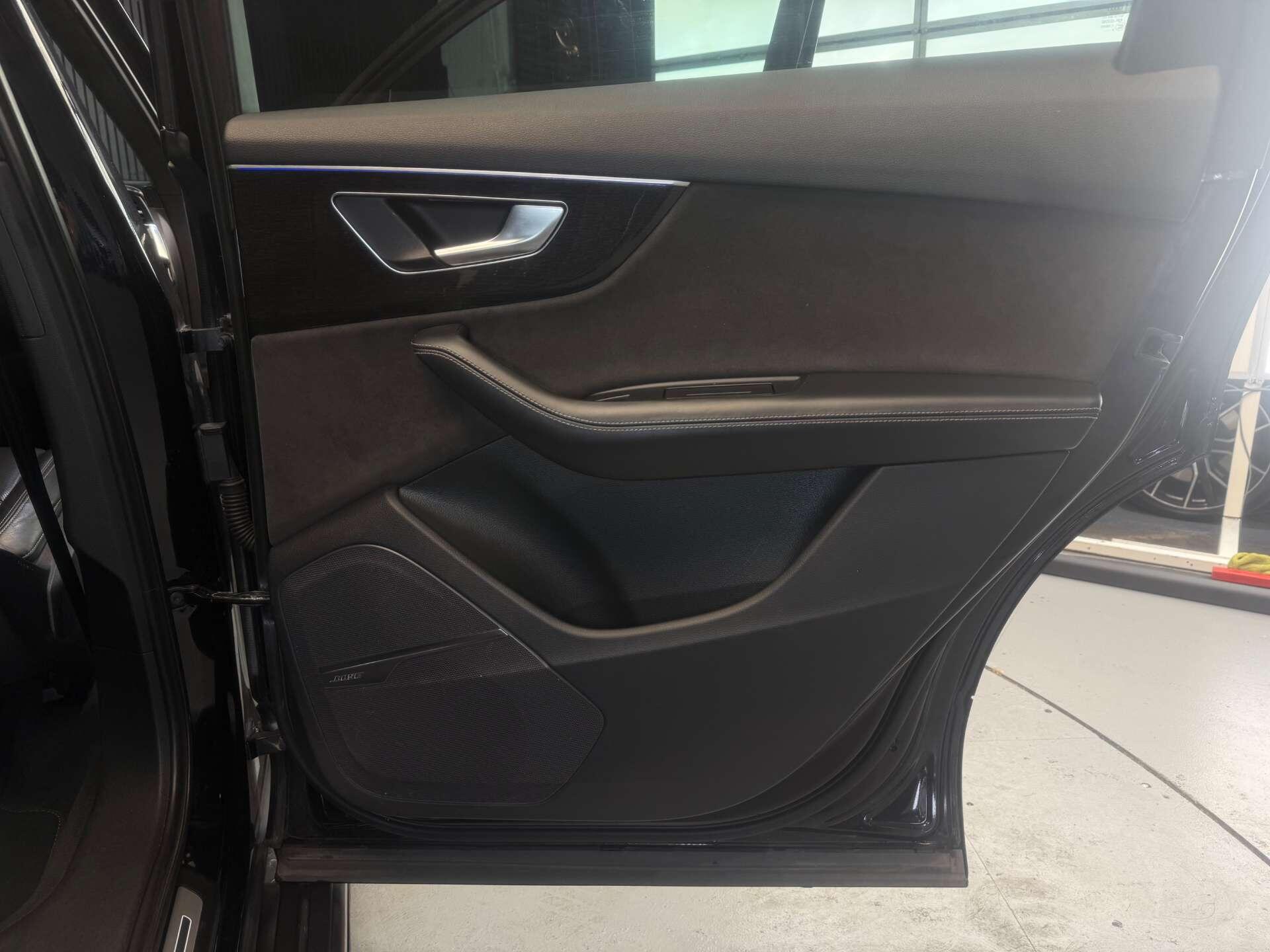 Audi SQ7 view 24
