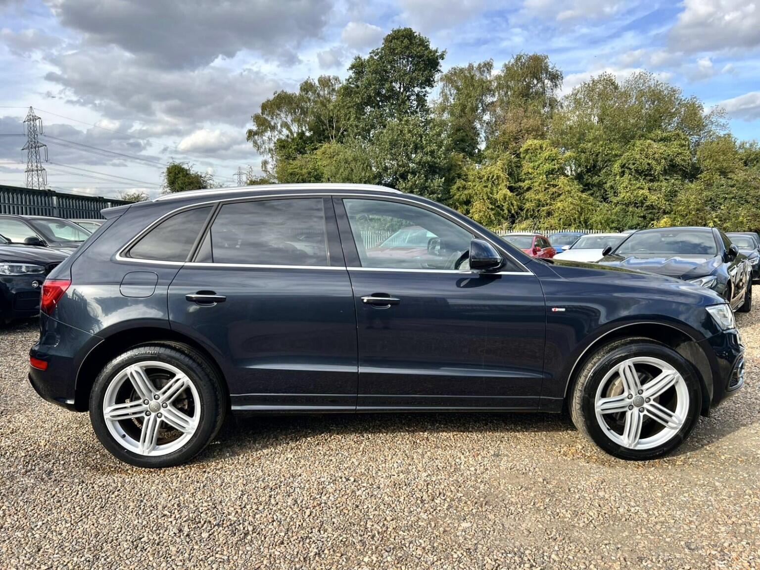 Audi Q5 view 3