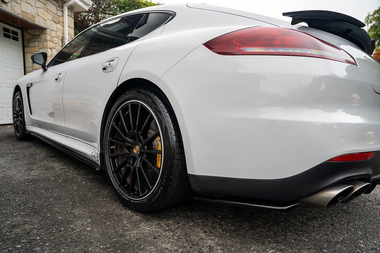 Porsche Panamera view 15
