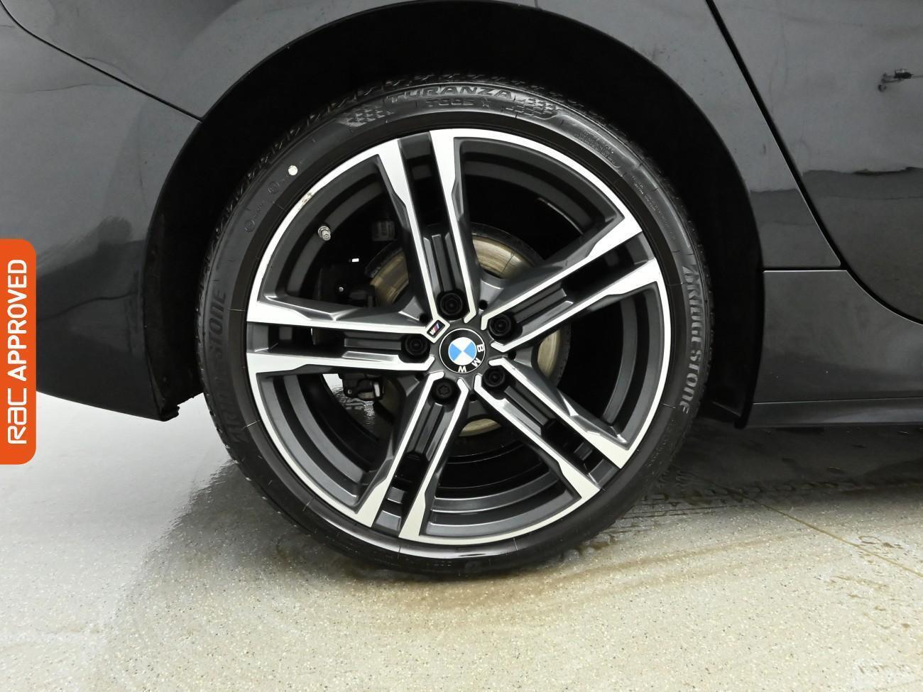 BMW 1 Series view 25
