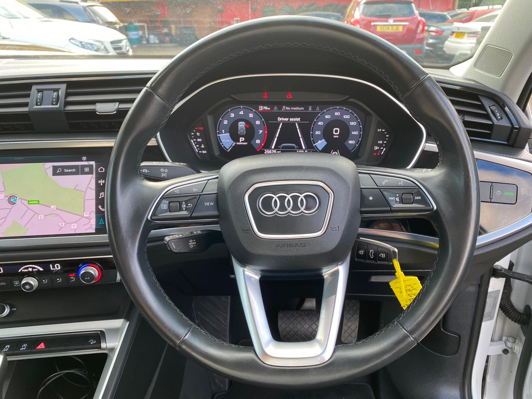 Audi Q3 view 18