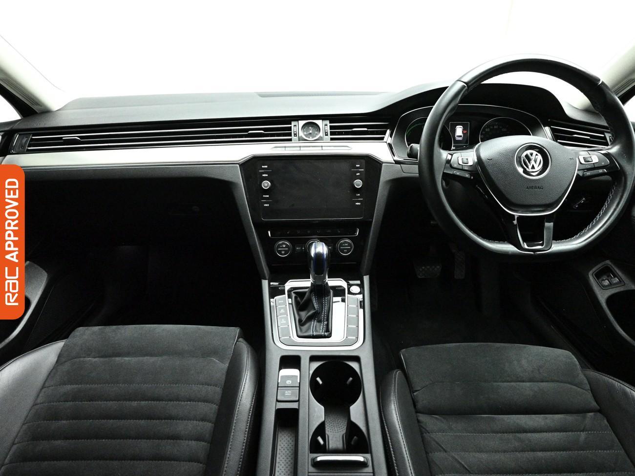 Volkswagen Passat view 2