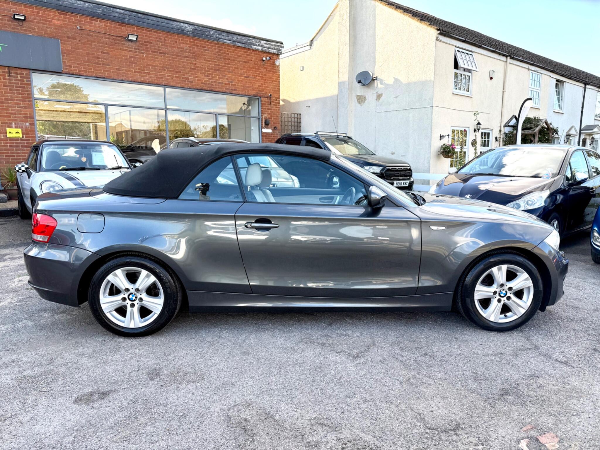 2012 BMW 1 Series image 21