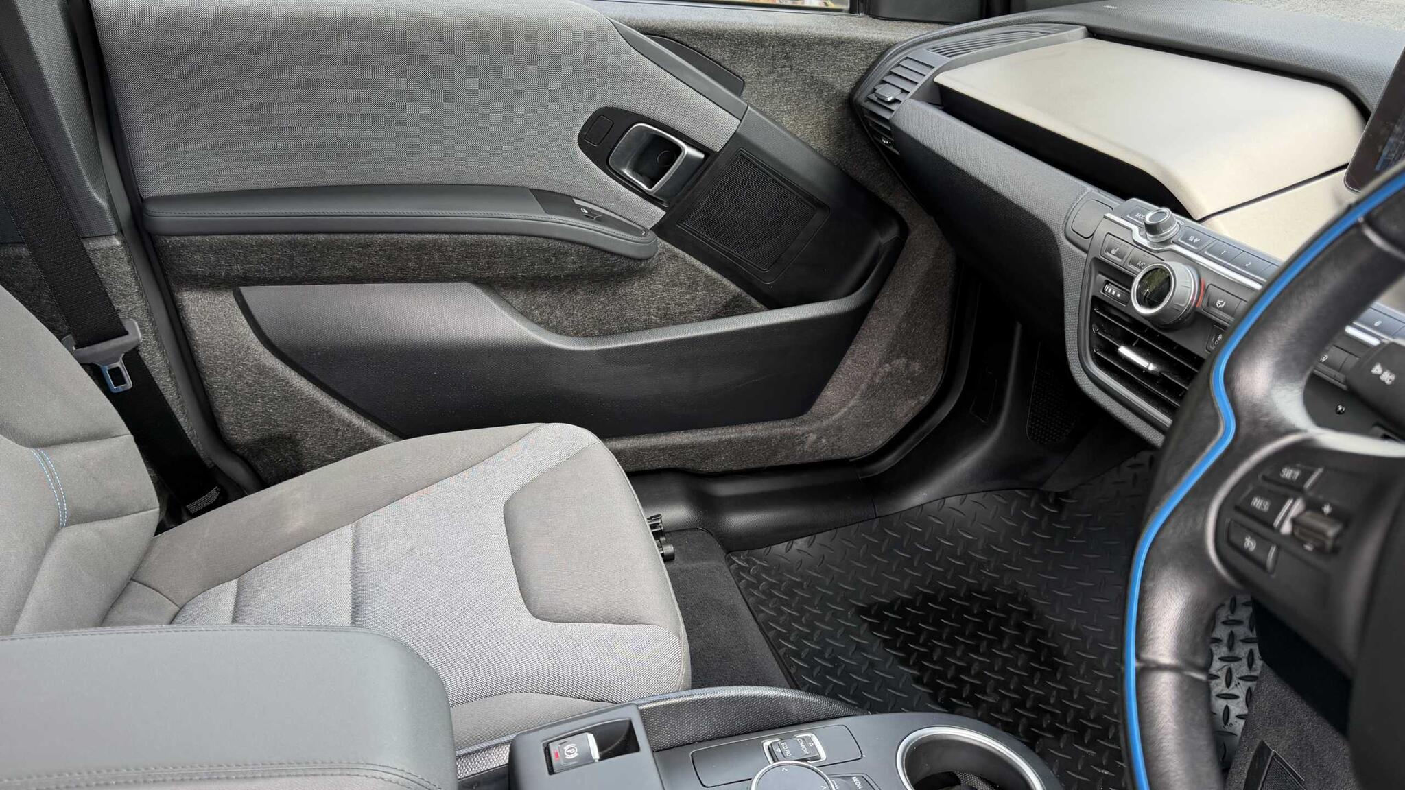 BMW i3 view 32