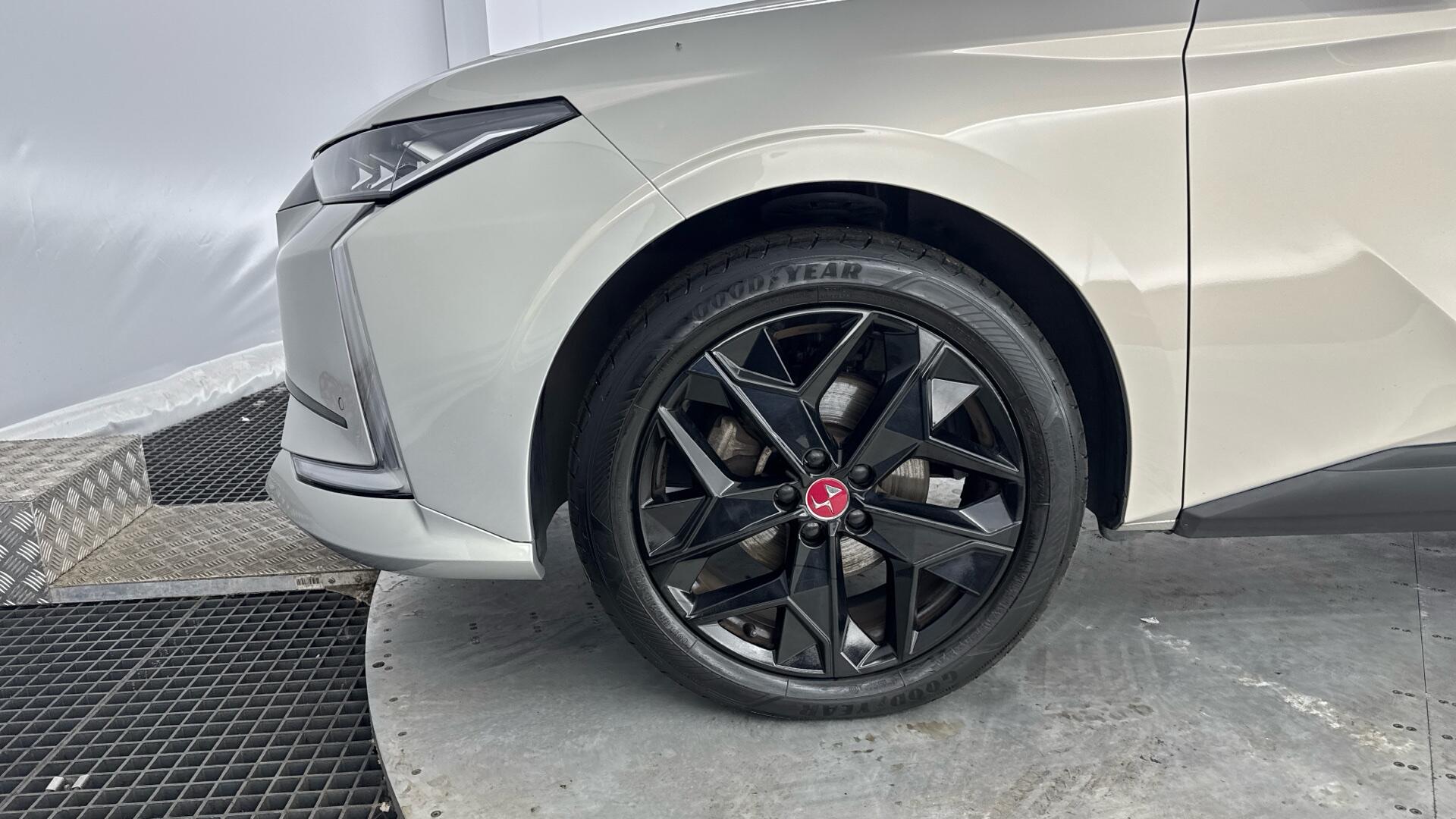 DS Automobiles DS 4 view 22