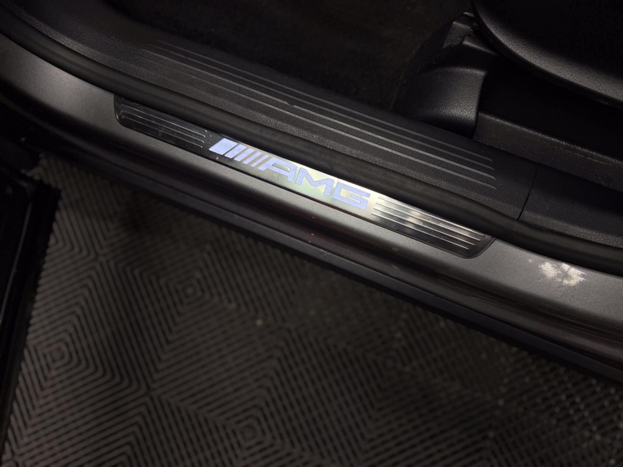 Mercedes-Benz GLB view 45