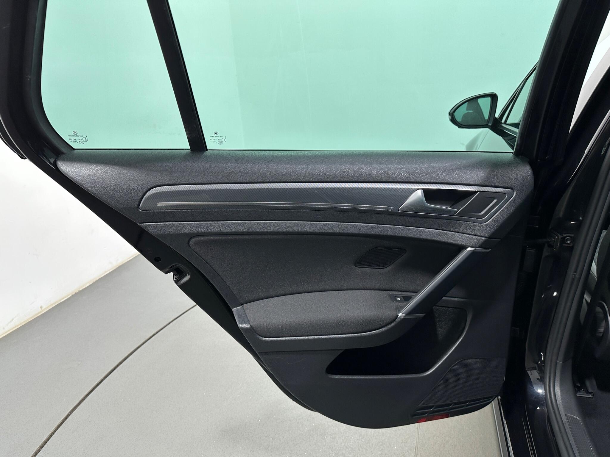 Volkswagen Golf view 40