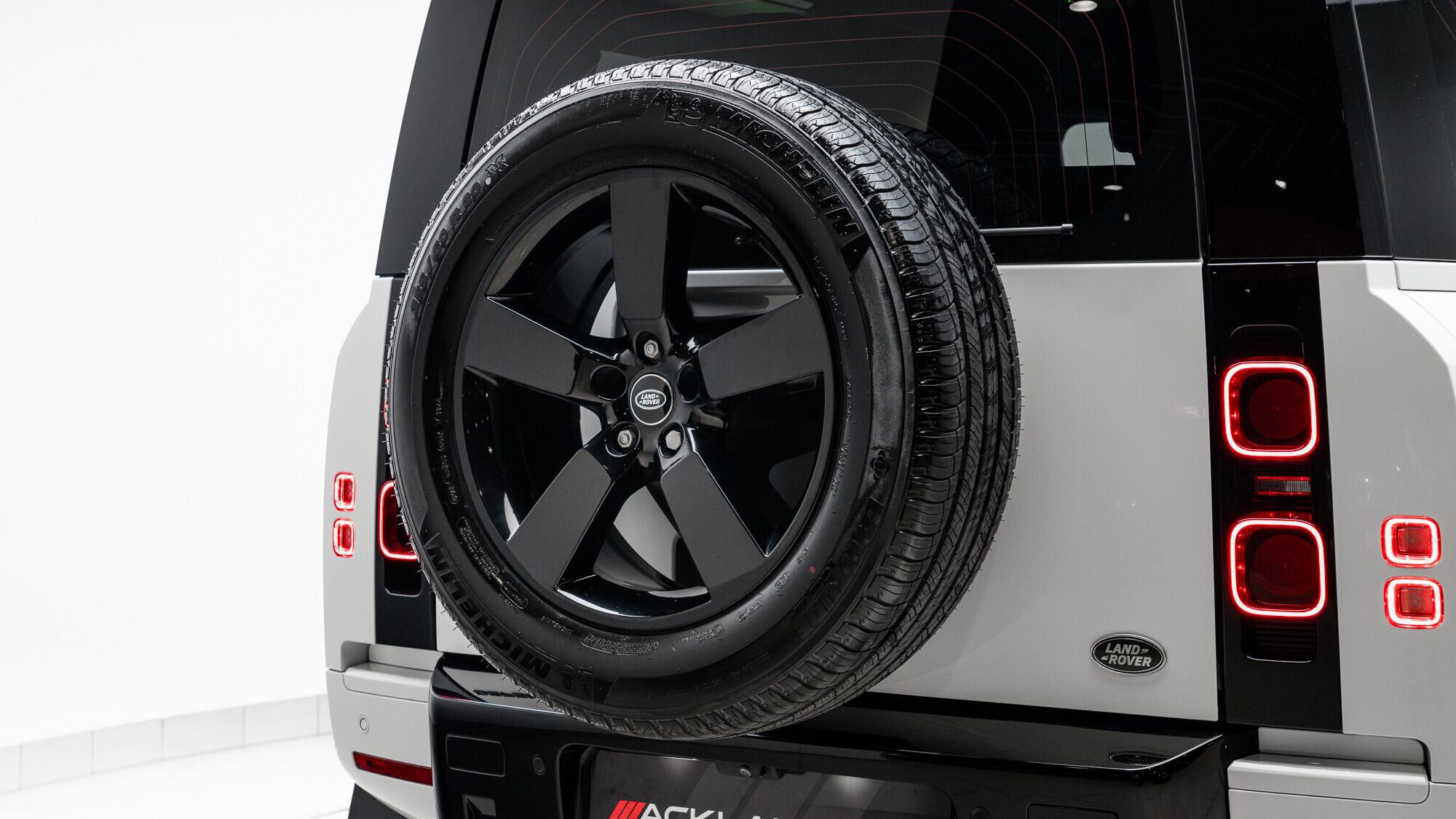 Land Rover Defender view 19