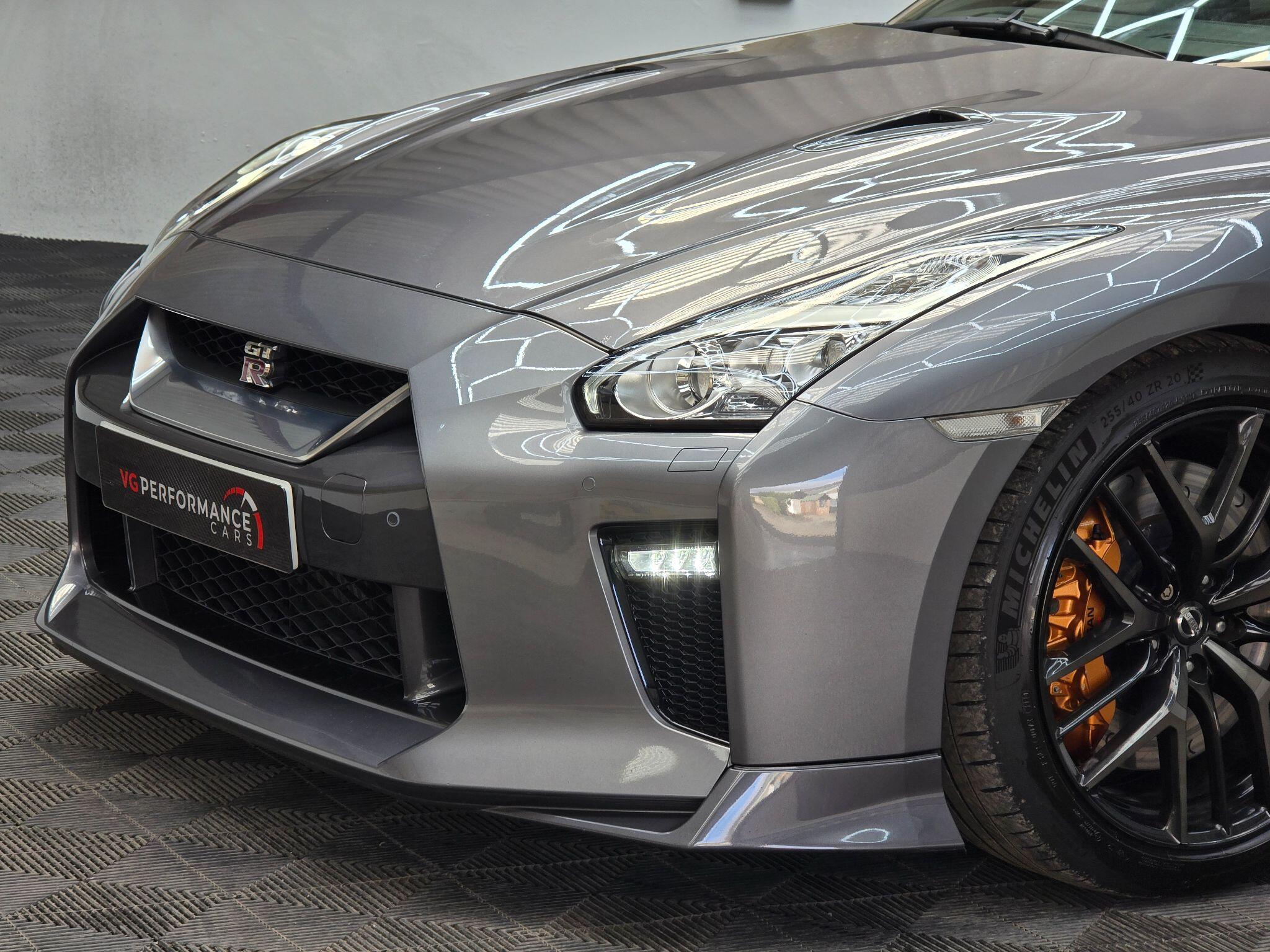 Nissan GT-R view 7
