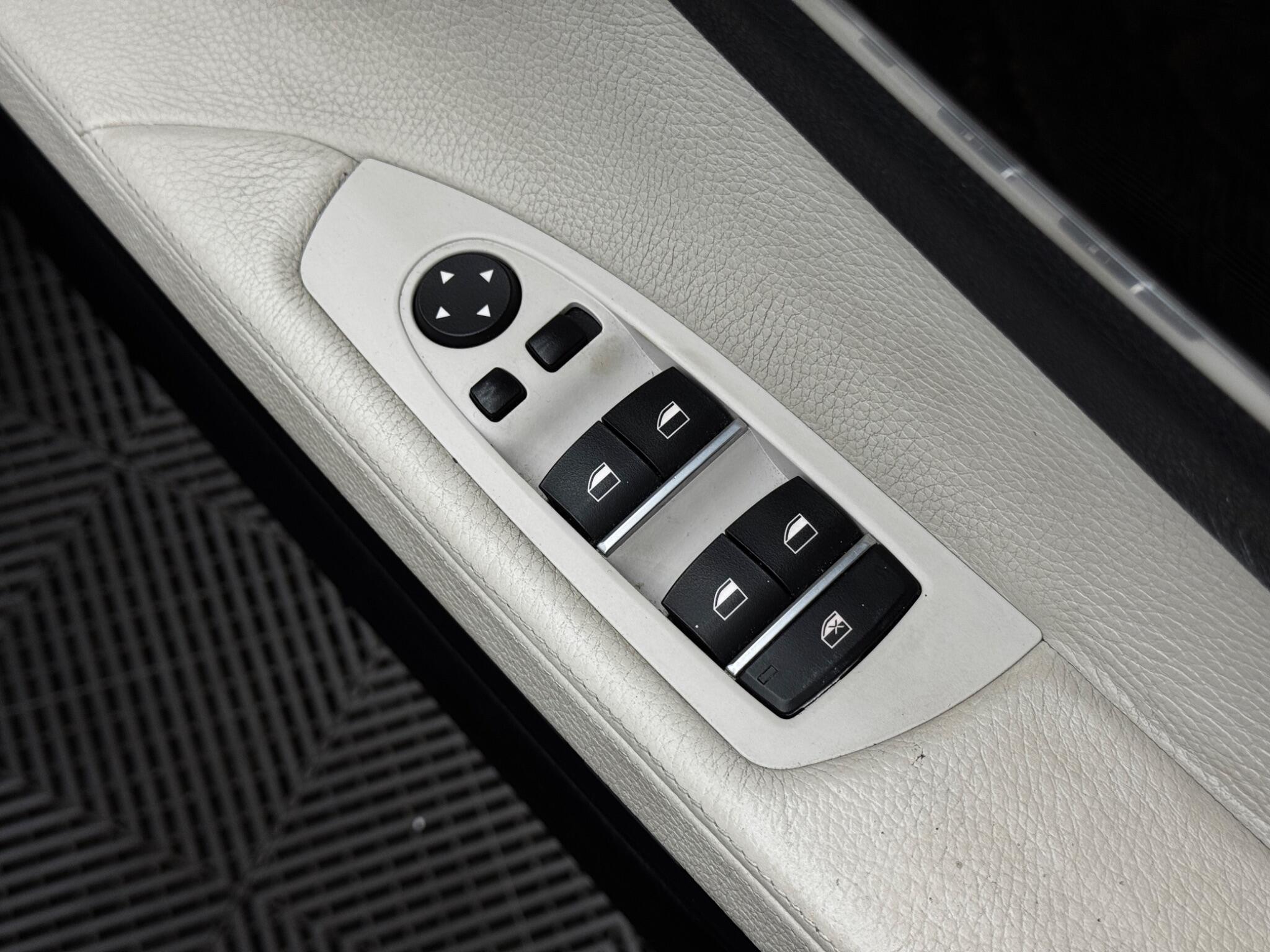 BMW 7 Series view 44