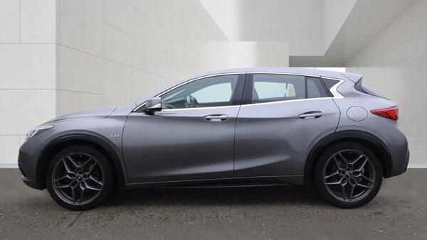 Infiniti Q30 view 8