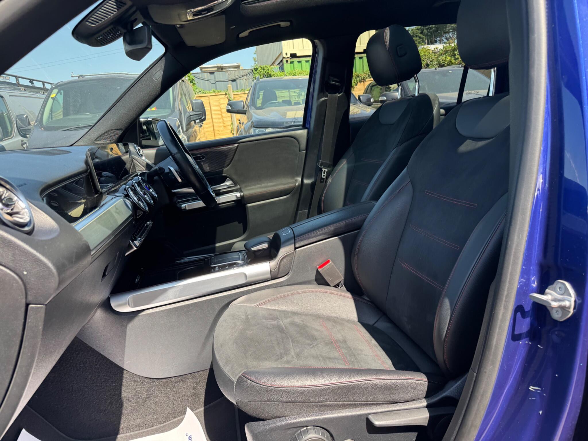 Mercedes-Benz GLB view 49
