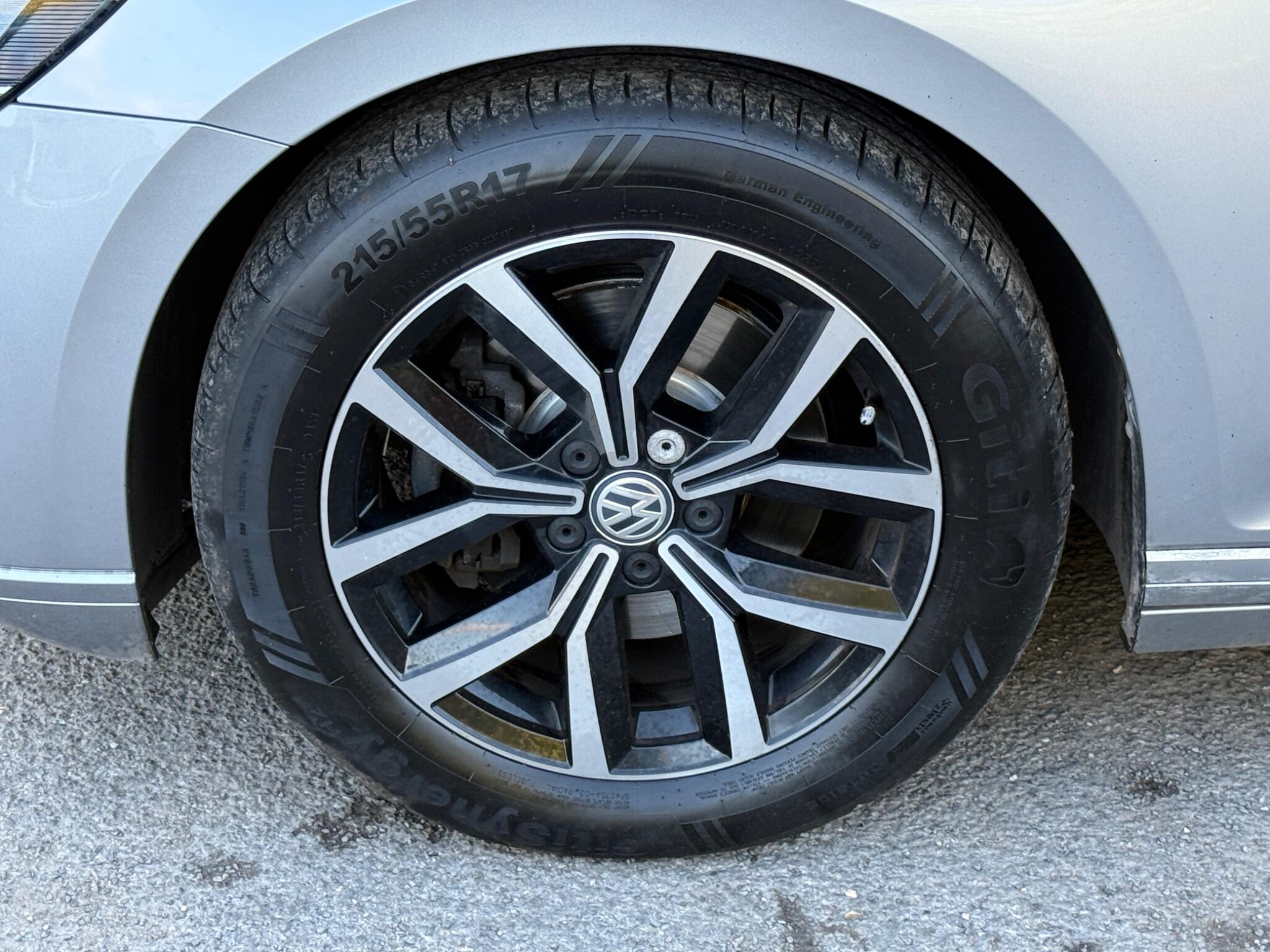 Volkswagen Passat - Image 29