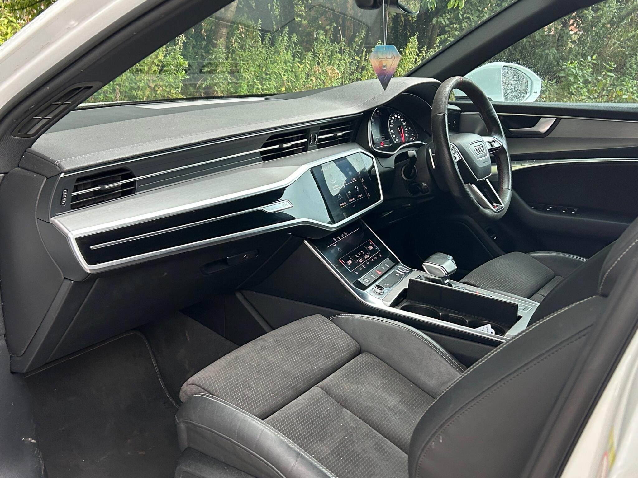 Audi A6 view 12