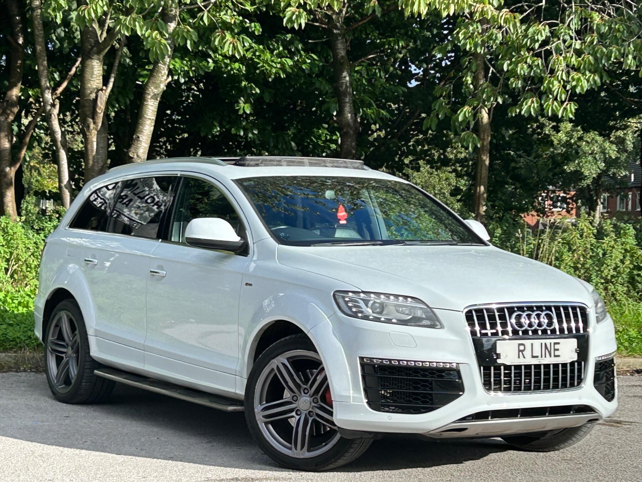 Audi Q7 view 3