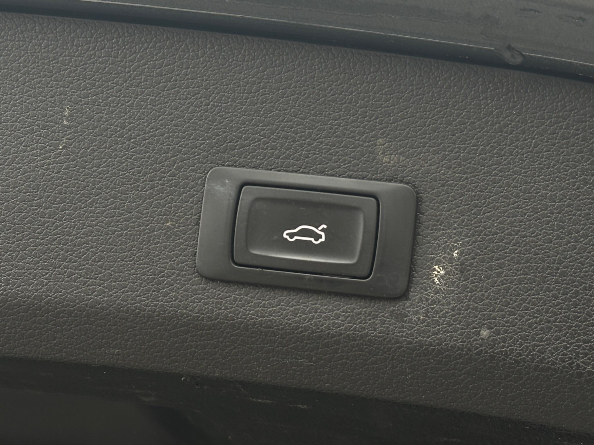 Audi Q7 view 18