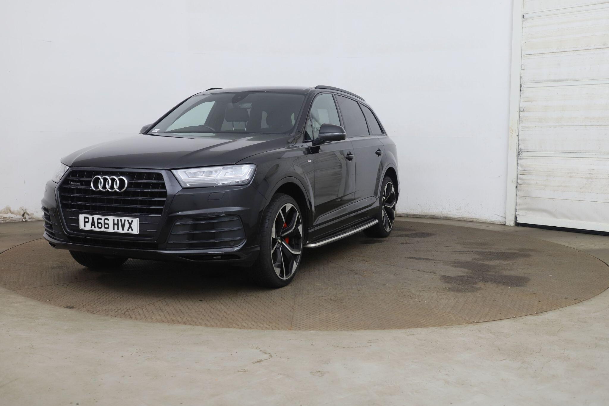 Audi Q7 view 3