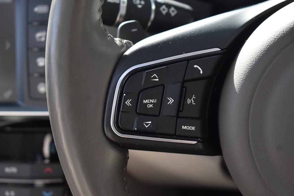 Jaguar Xe view 52