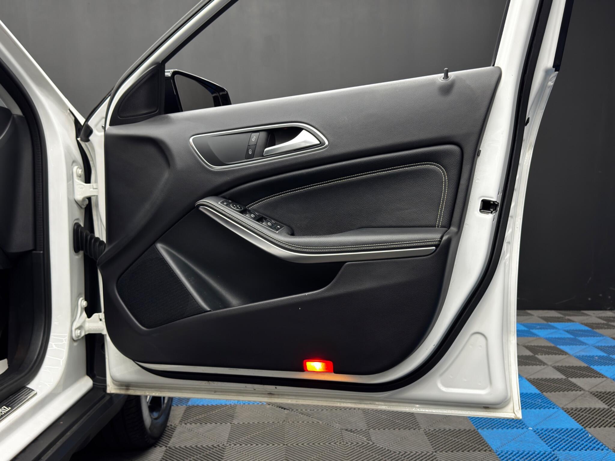 Mercedes-Benz Gla view 38