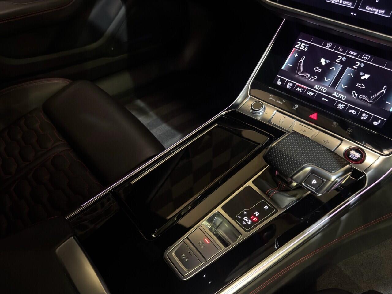 Audi RS6 Avant view 16