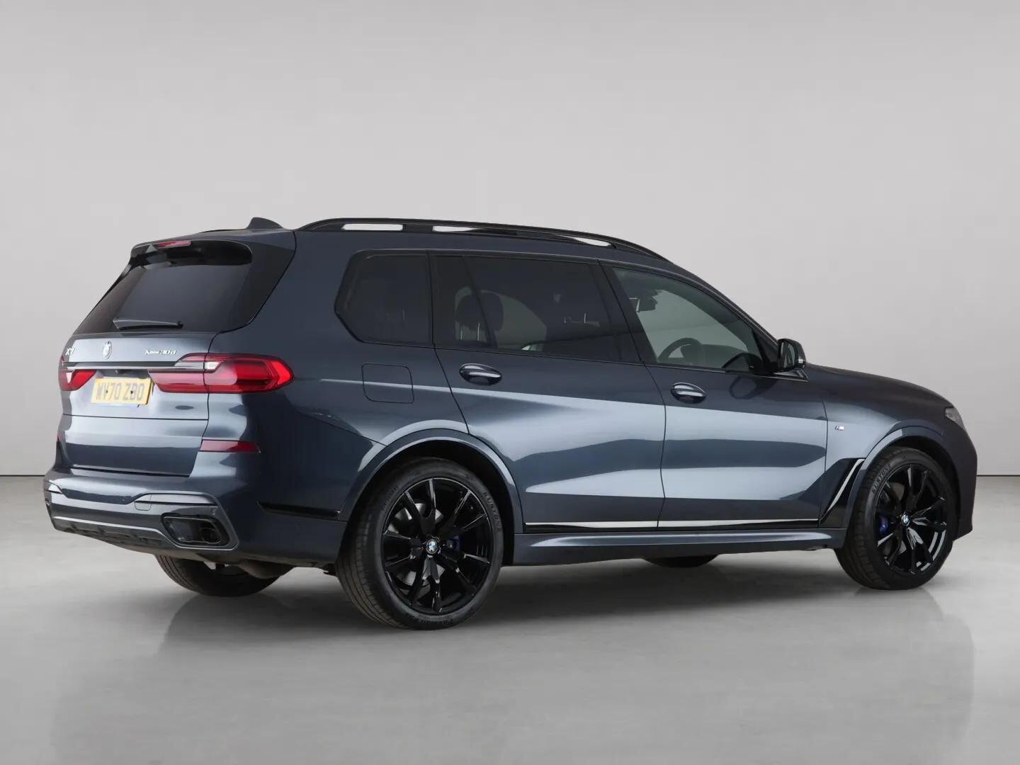BMW X7 view 8
