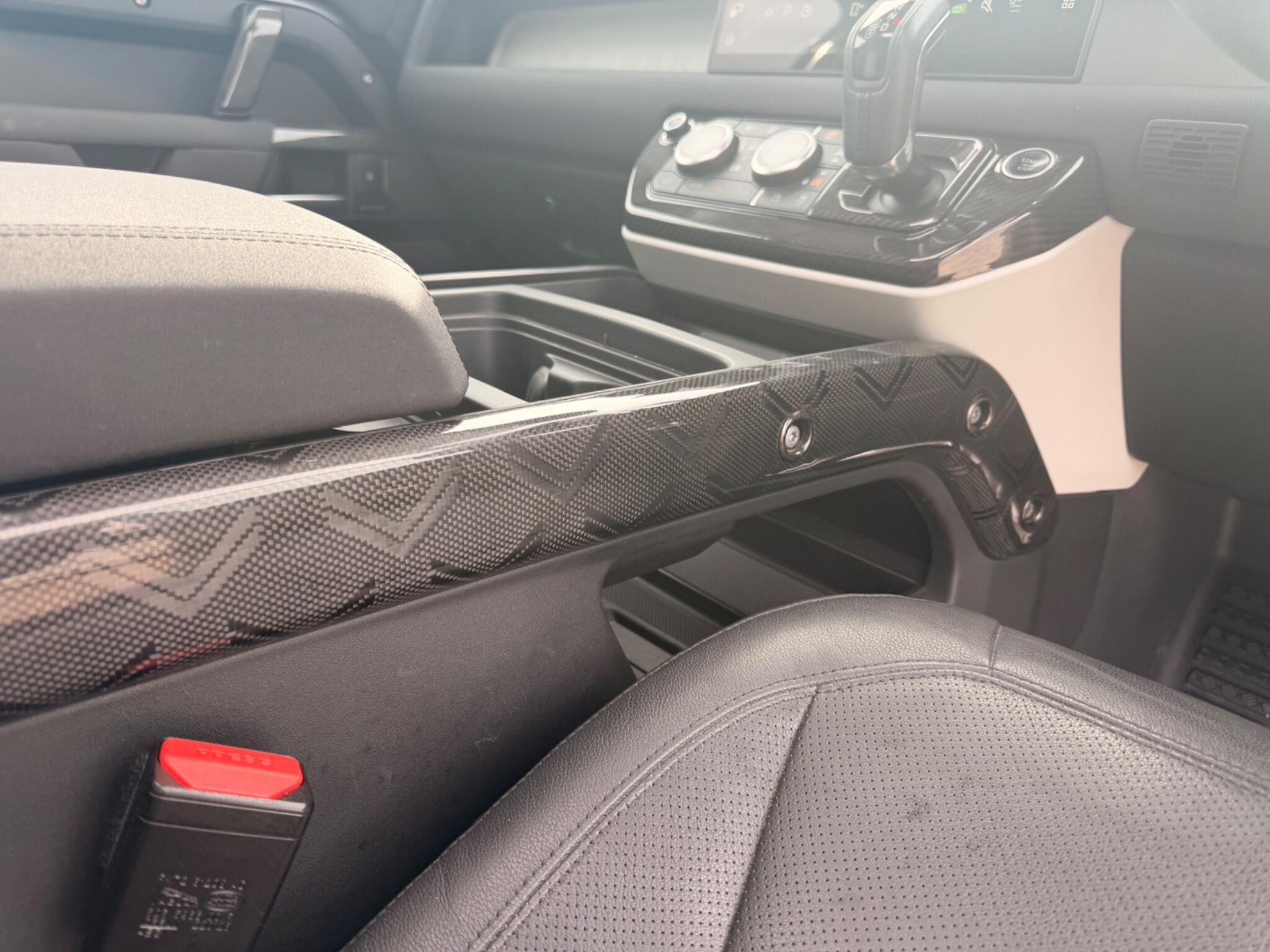 Land Rover Defender view 36