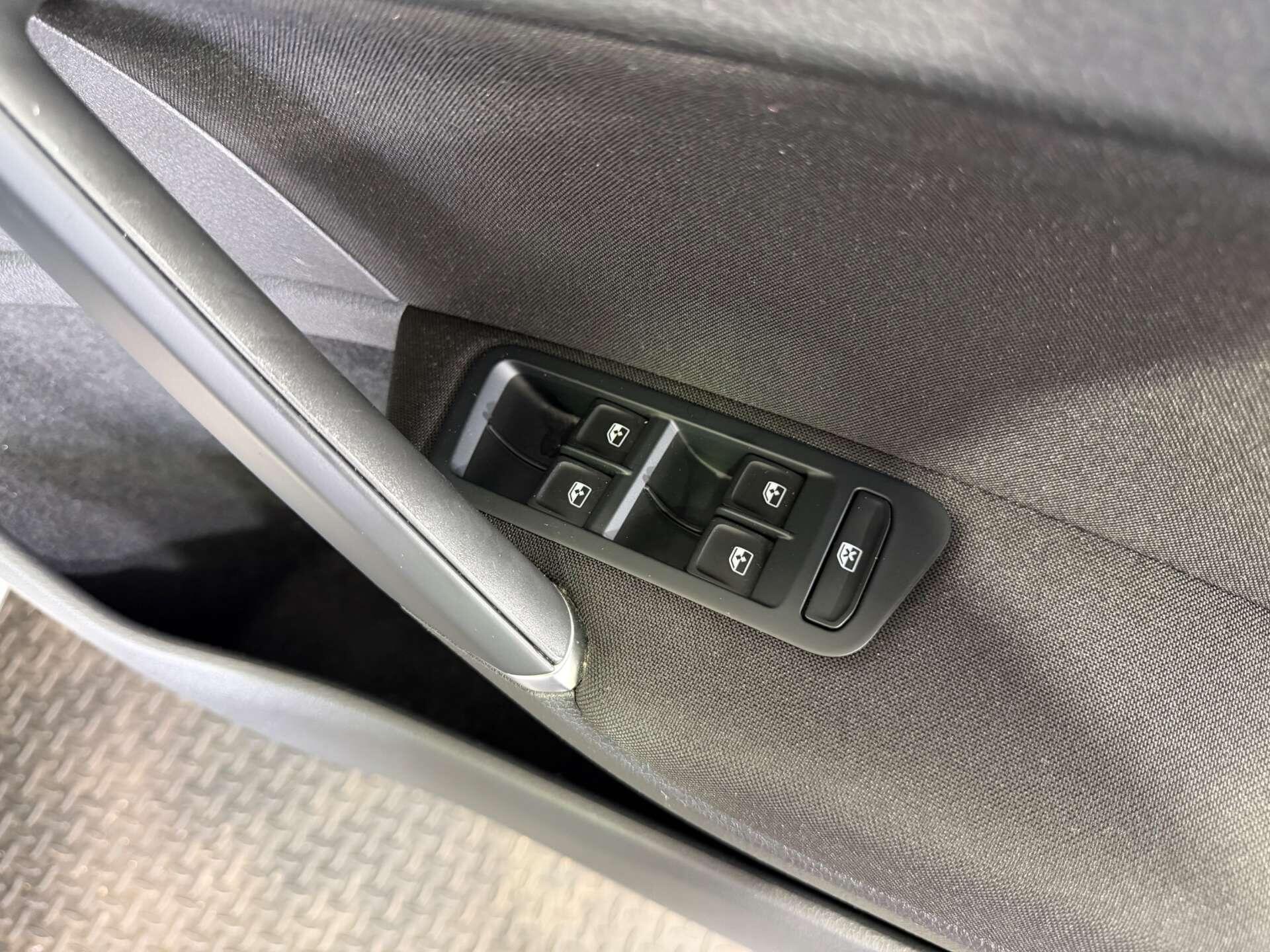 Volkswagen Golf view 19
