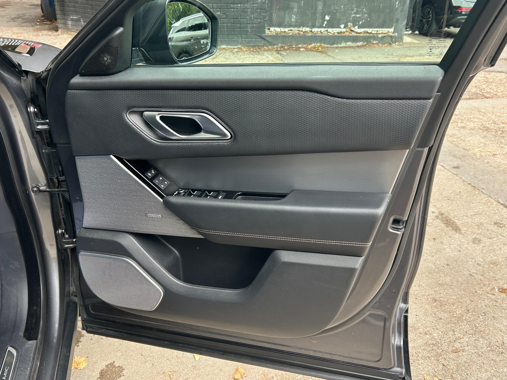 Land Rover Range Rover Velar view 40