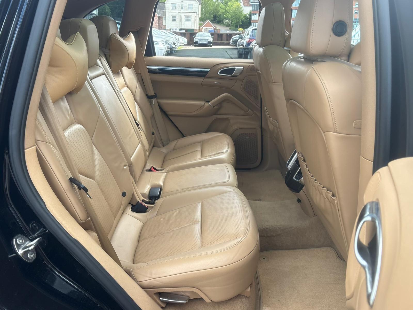 Porsche Cayenne view 13