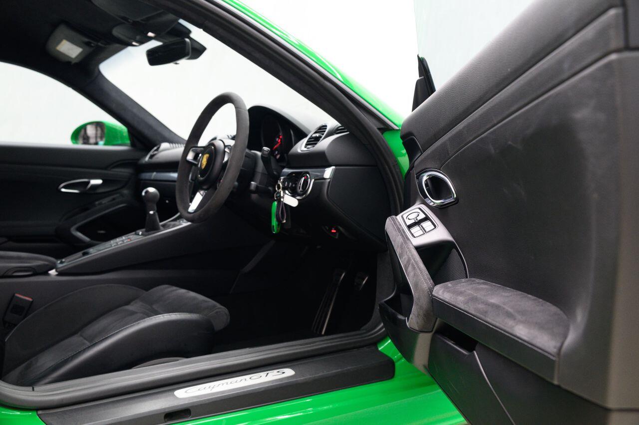 Porsche Cayman view 21