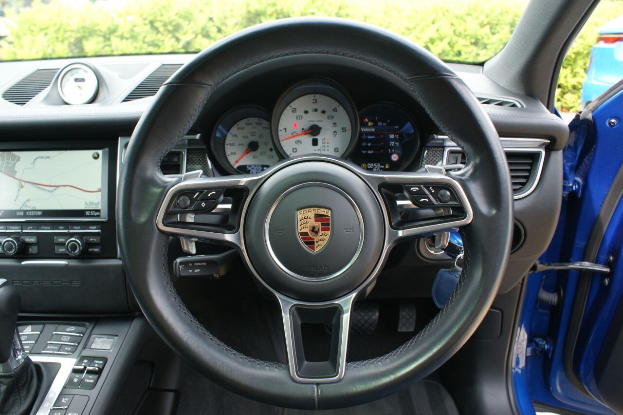 Porsche Macan view 60