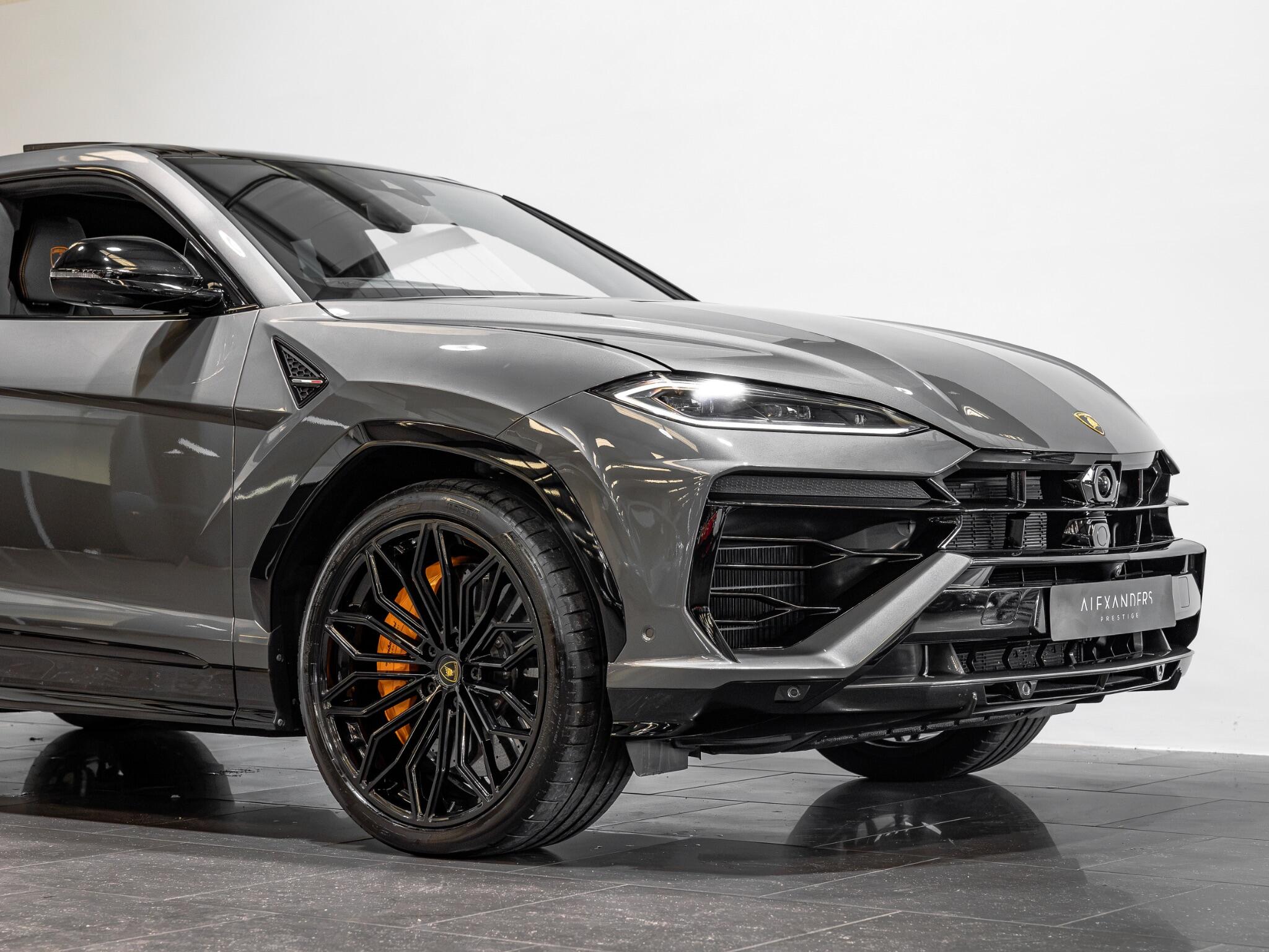 Lamborghini Urus view 11