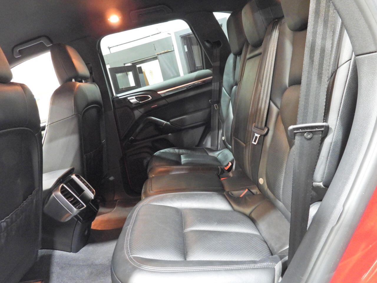 Porsche Cayenne view 25