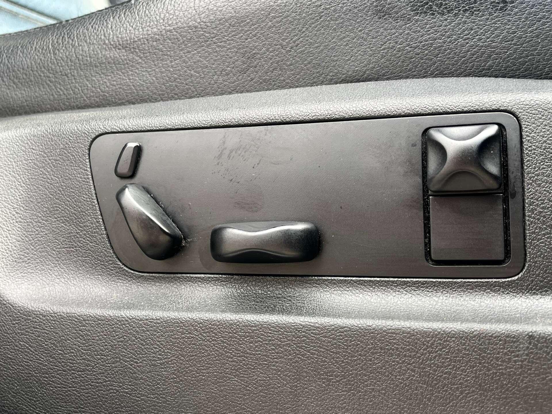 Porsche Cayenne view 41