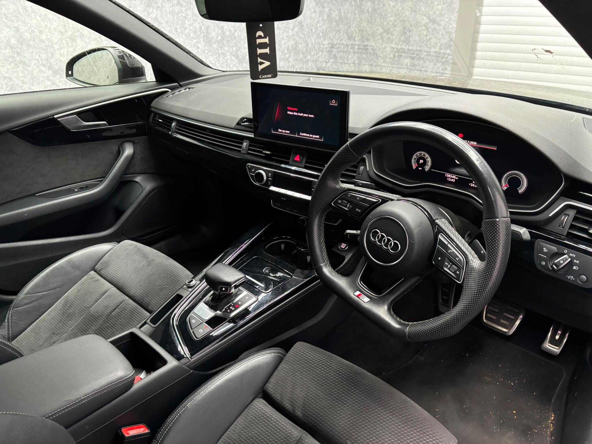 Audi A4 view 4