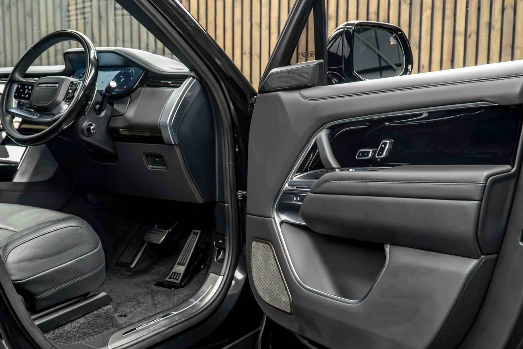 Land Rover Range Rover view 31