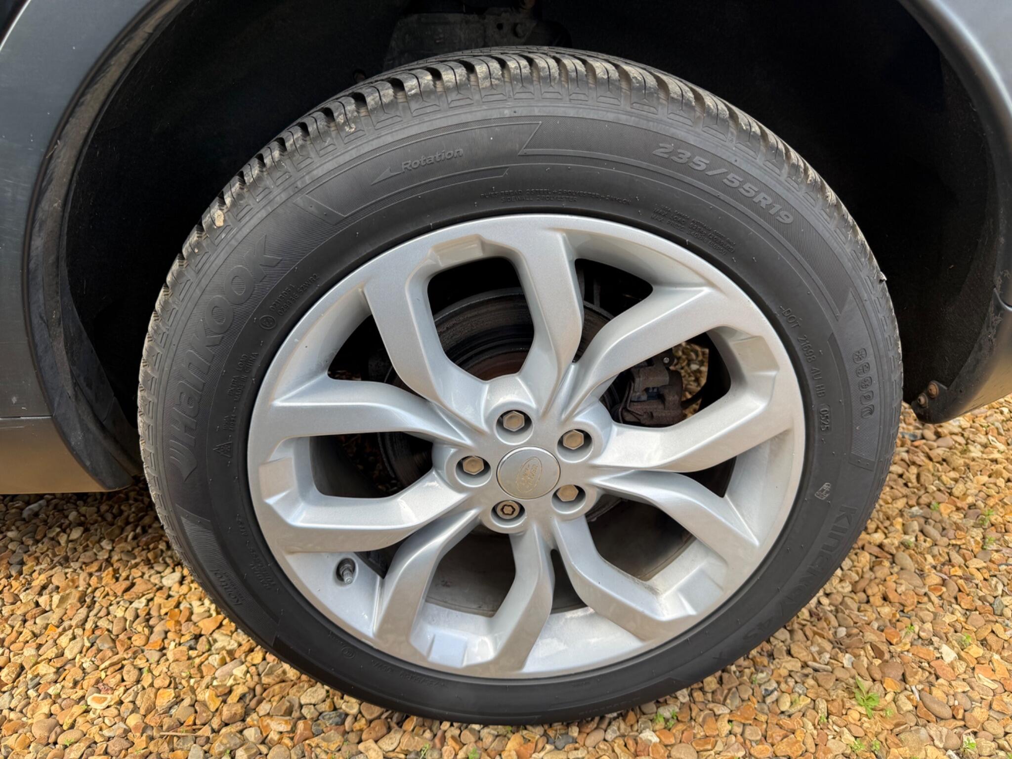 Land Rover Discovery Sport view 35