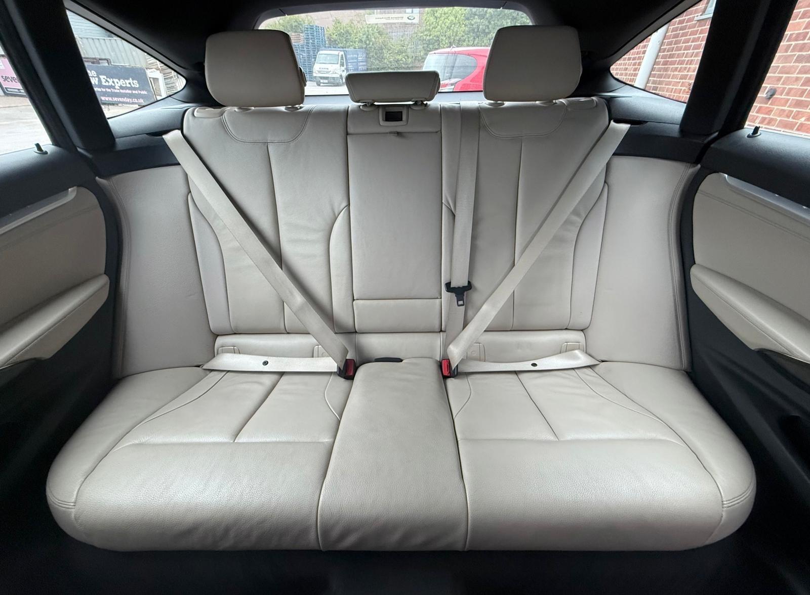 BMW 3 Series view 18