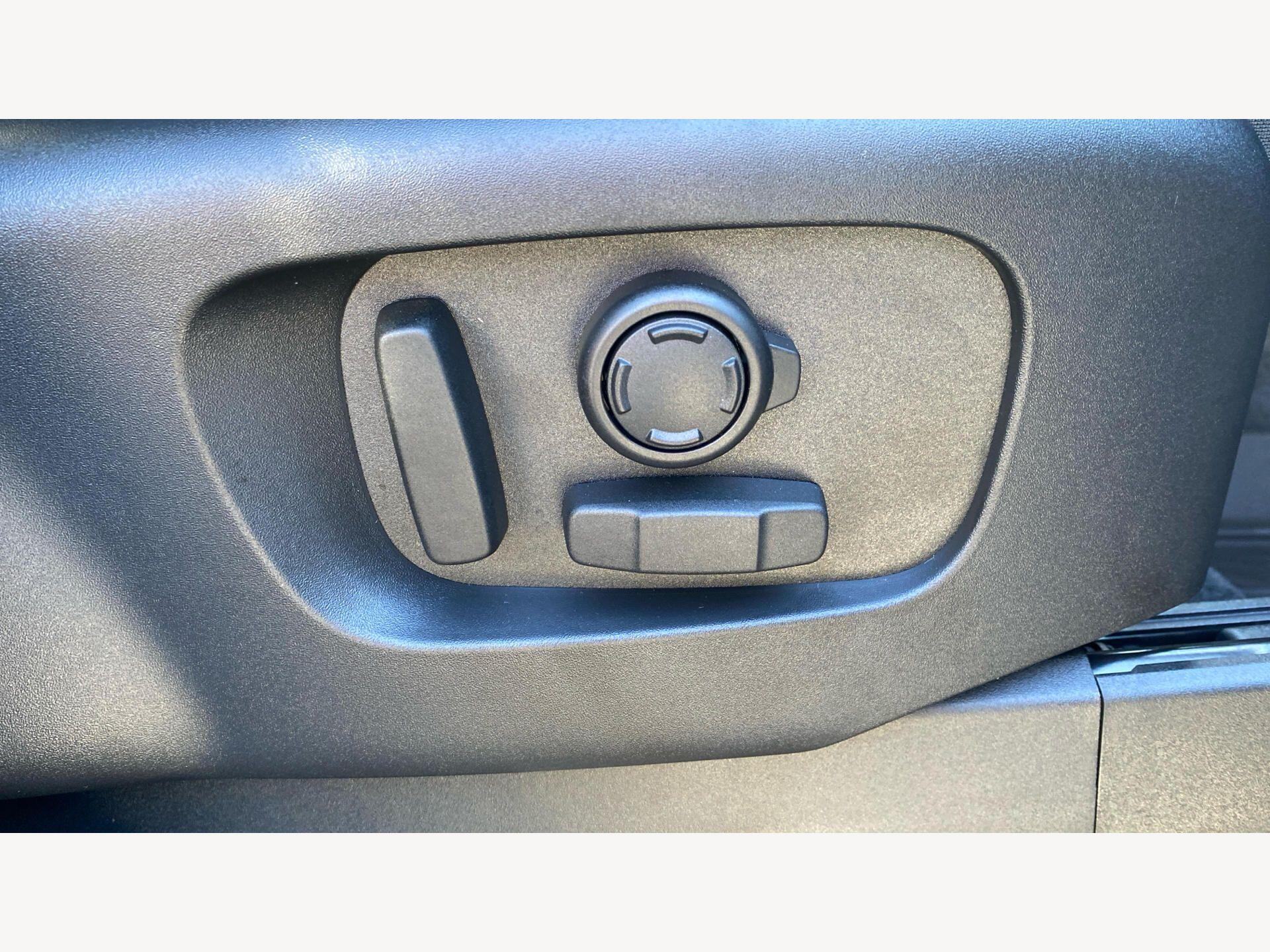 Land Rover Discovery view 29