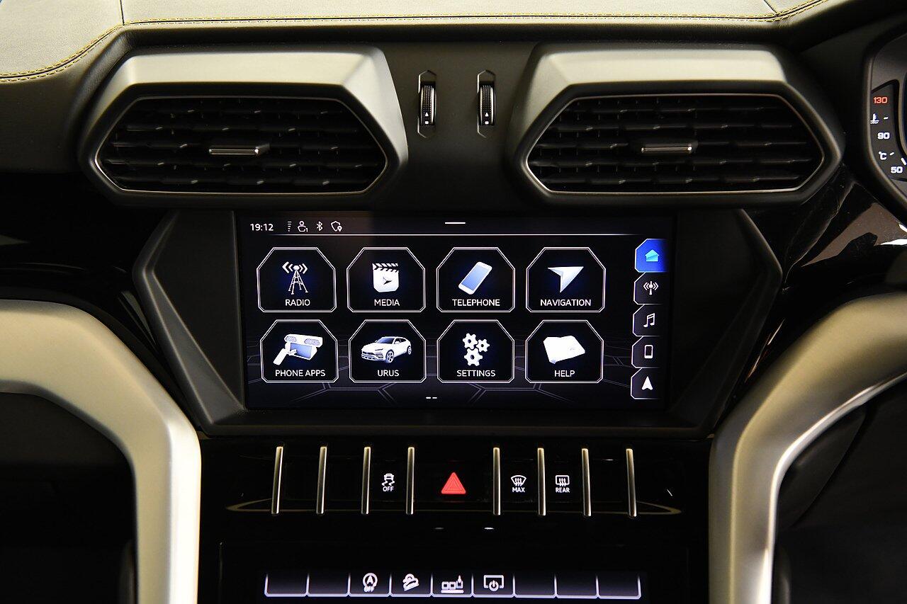 Lamborghini Urus view 16