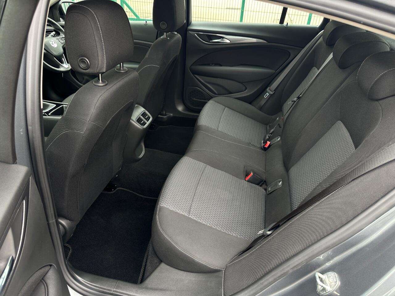 Vauxhall Insignia view 9