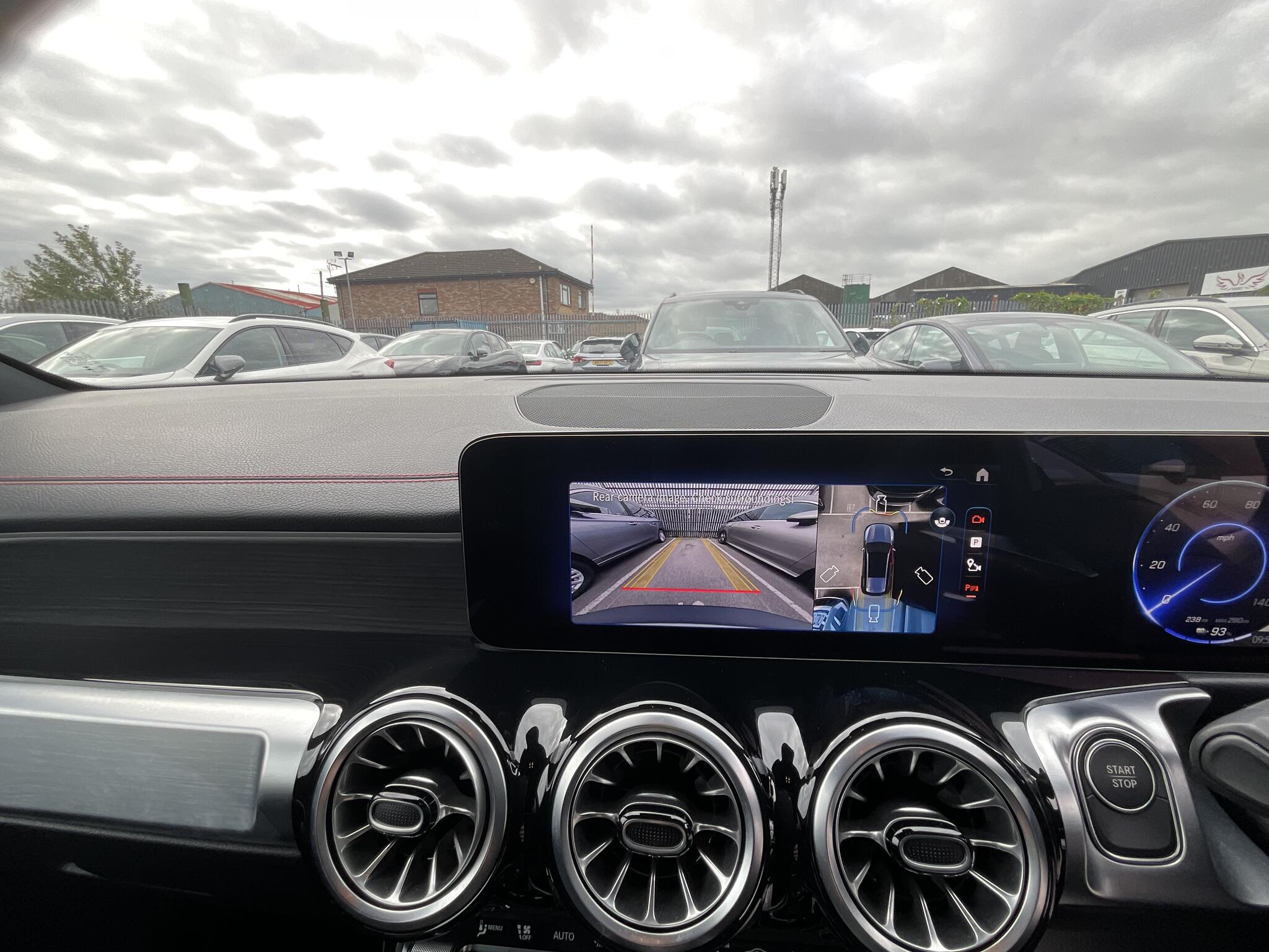 Mercedes-Benz Eqb view 28
