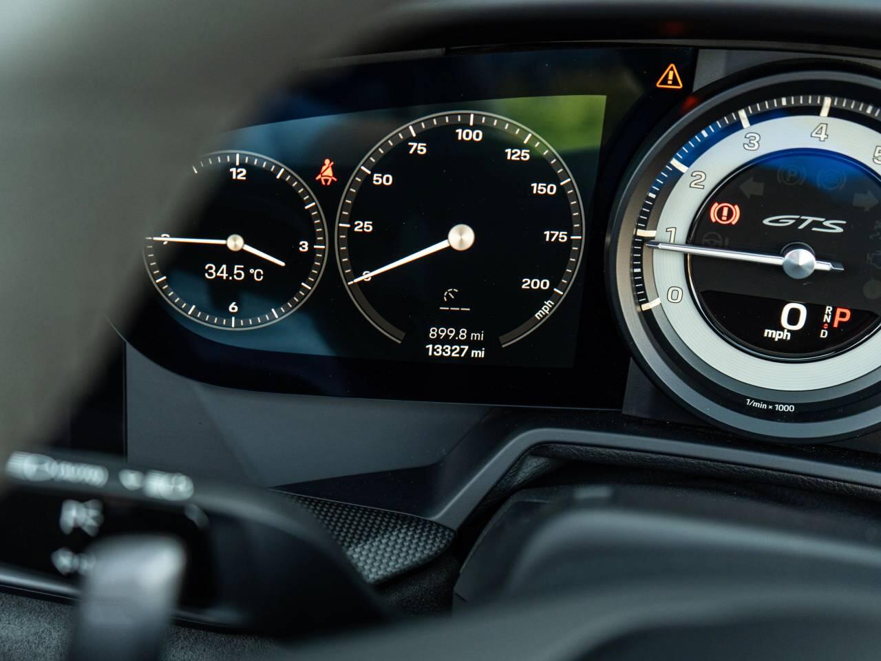 Porsche 911 view 19