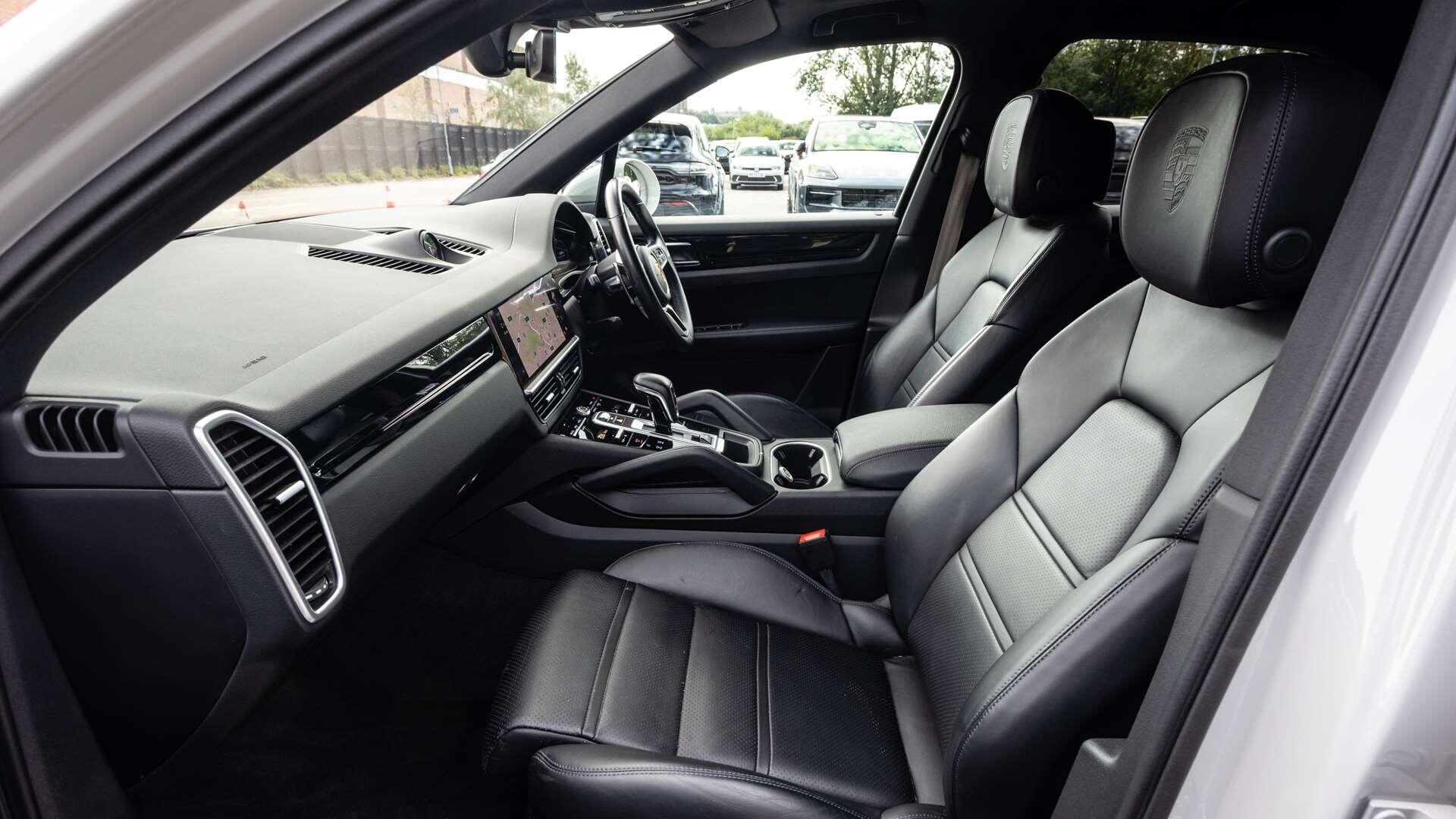 Porsche Cayenne view 12