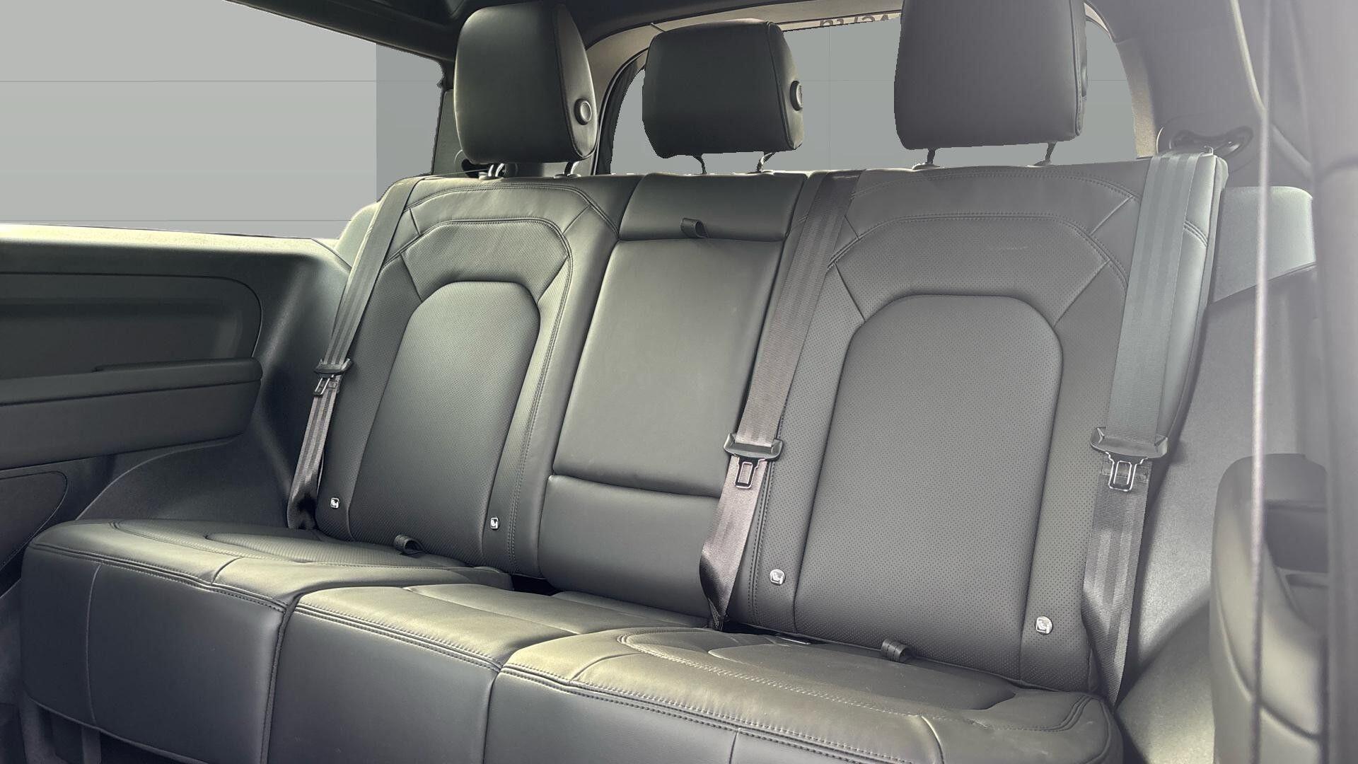 Land Rover Defender view 12
