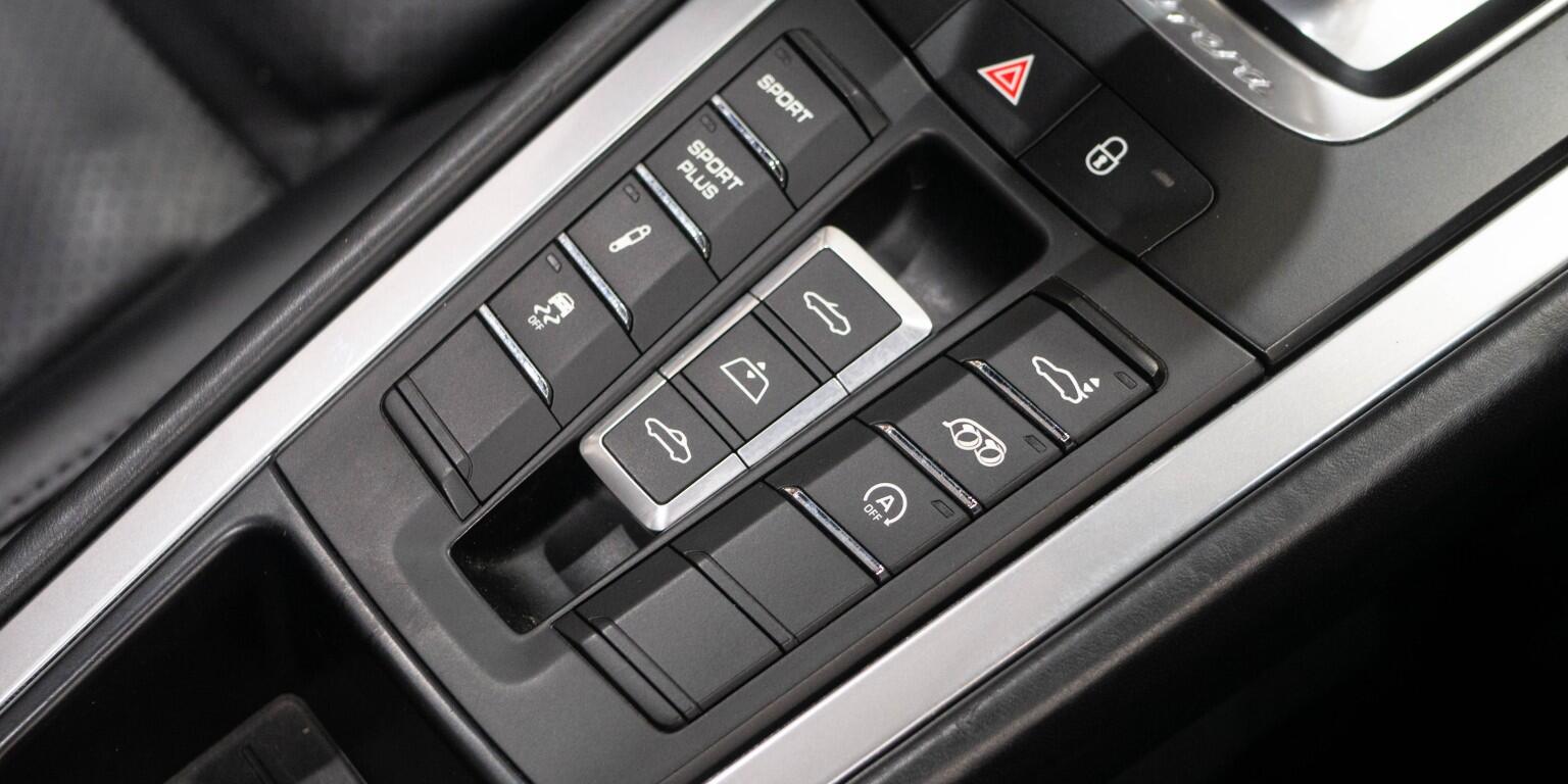 Porsche 911 view 46