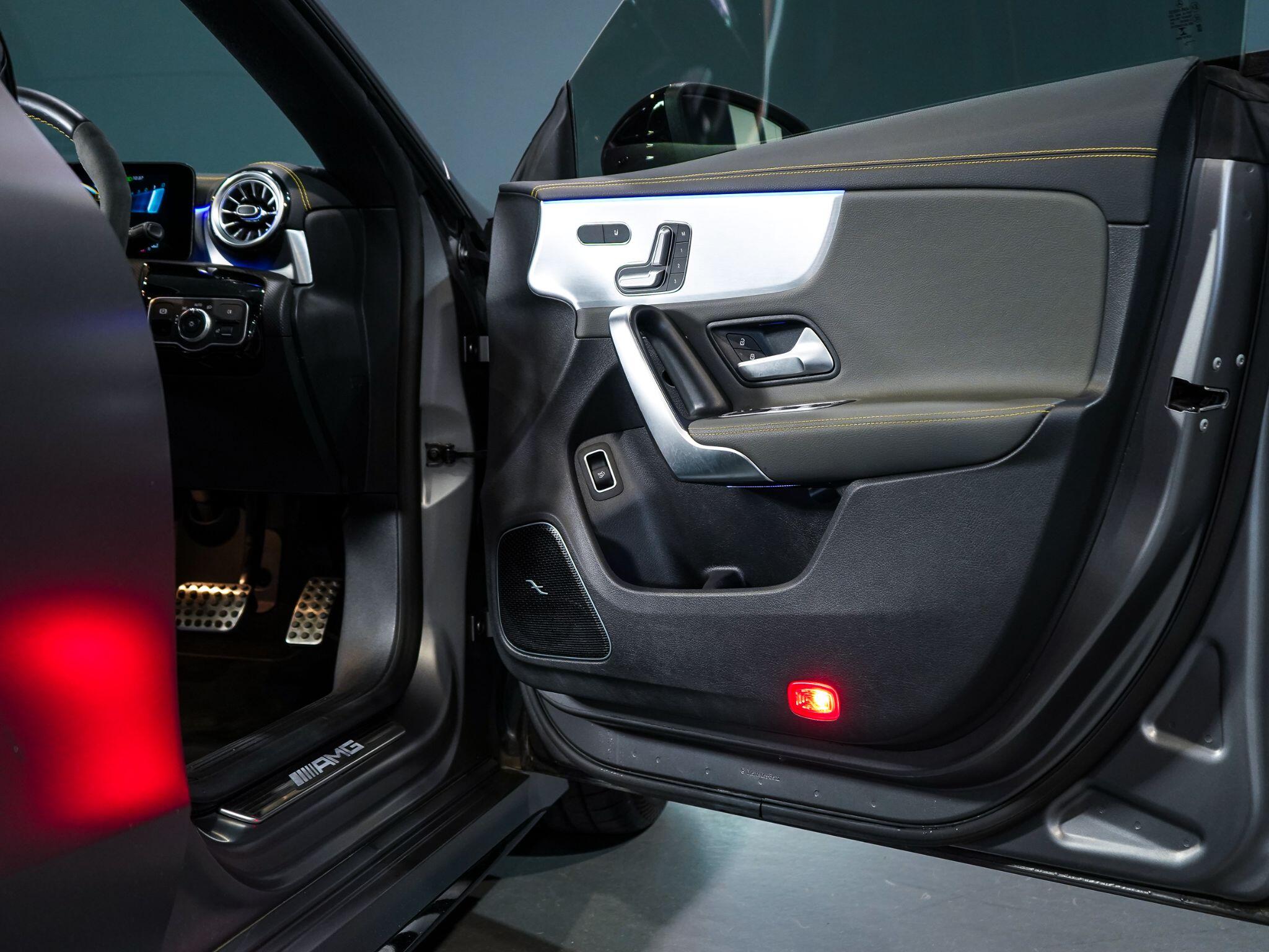 Mercedes-Benz CLA view 17