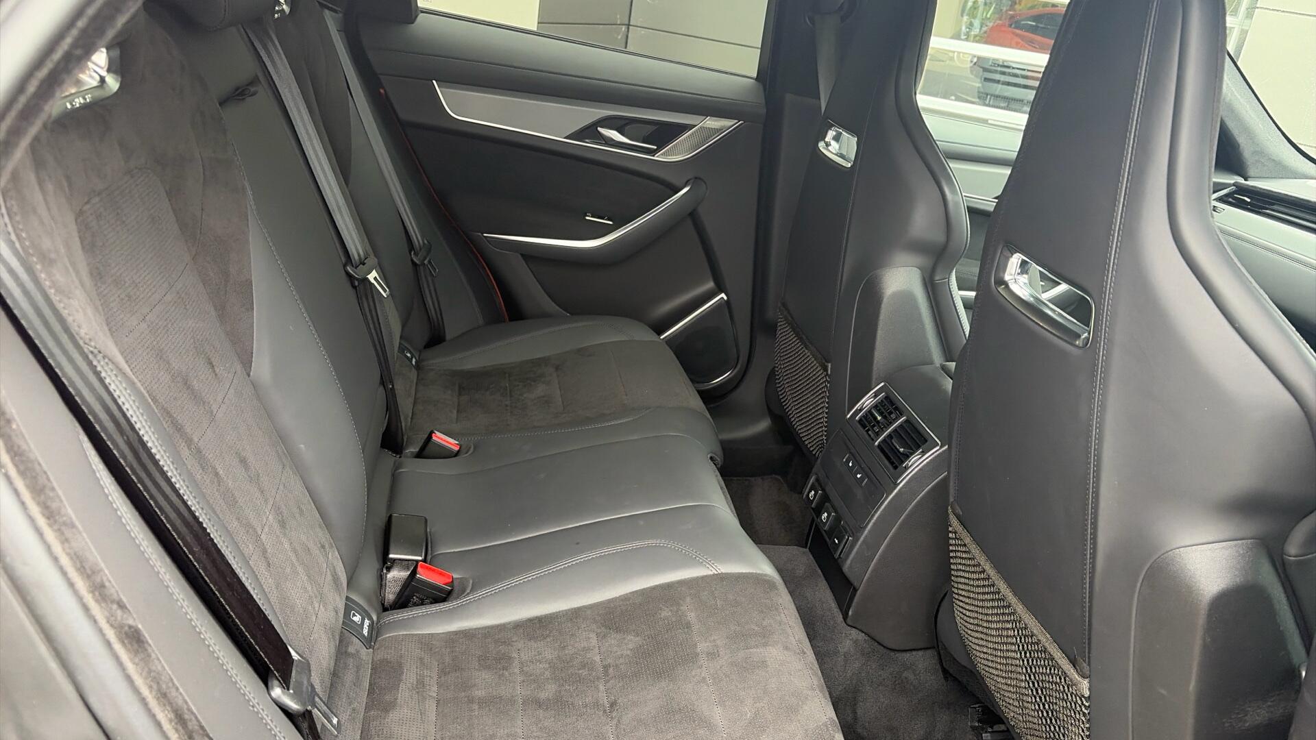 Jaguar F-Pace view 43