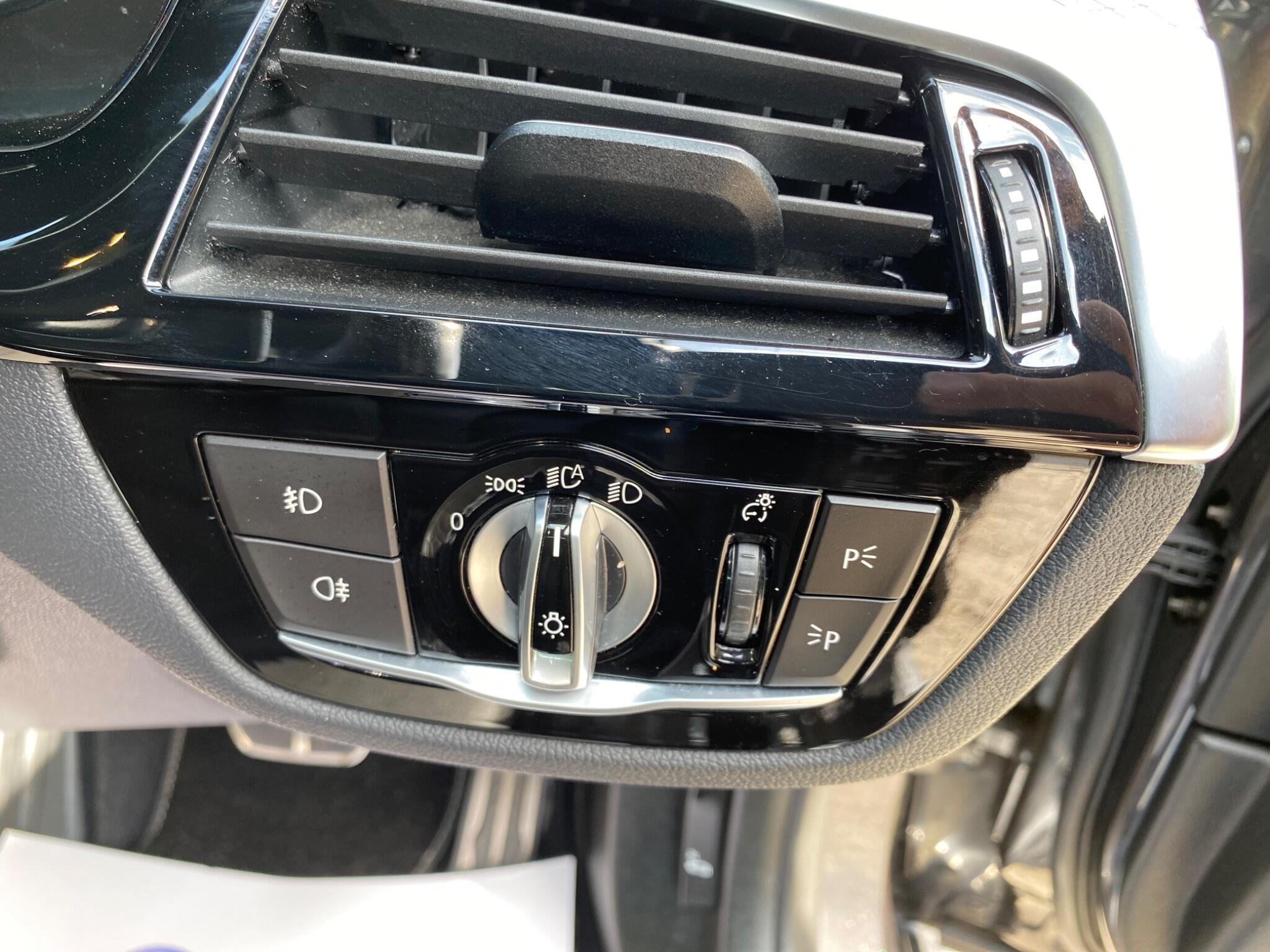 BMW 5 Series view 16